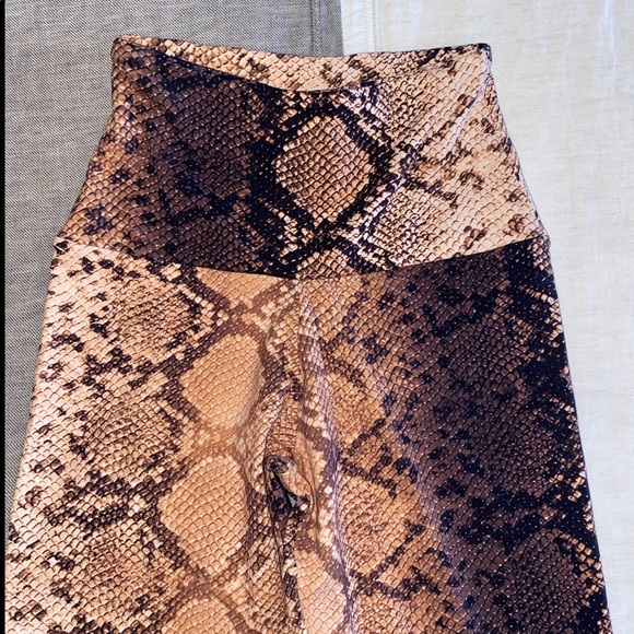 Booty By Brabants Snakeskin Leggings - One Size Fits All! - Picture 6 of 8